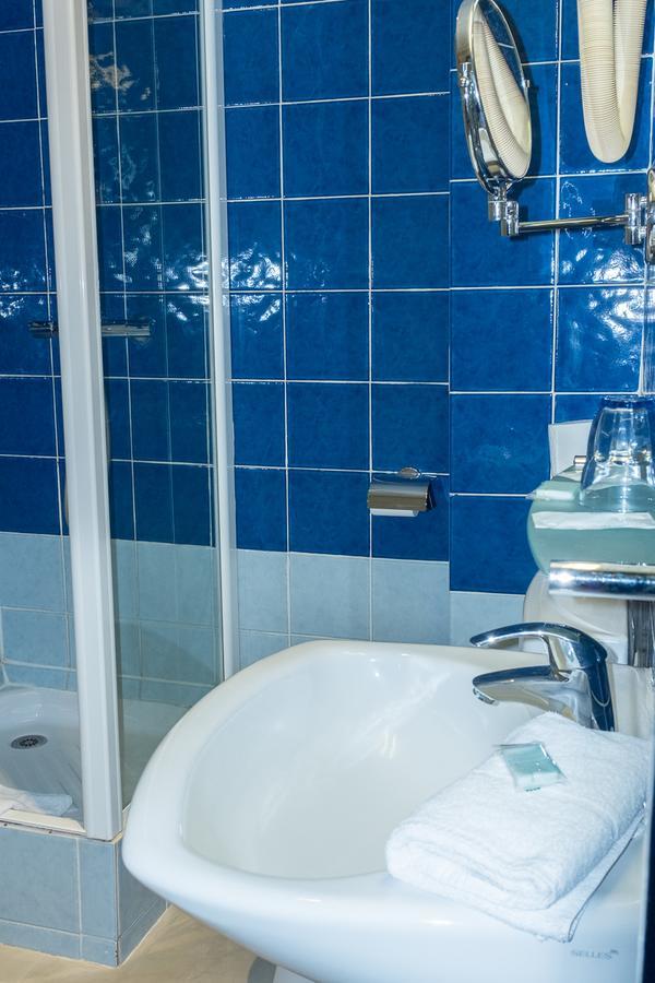 Baccarat Hostel Ница Екстериор снимка